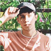 Tutor de inglés básico imparte clases a niños y jóvenes